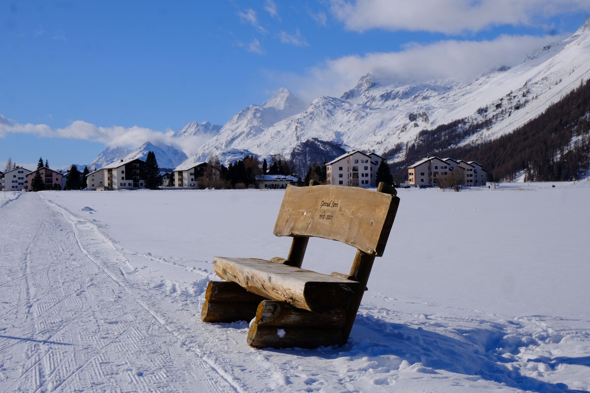 Winter scenery in Sils im Engadin, Switzerland with a wooden bench and mountain views. — photograph by Alexandru MnM on Pexels