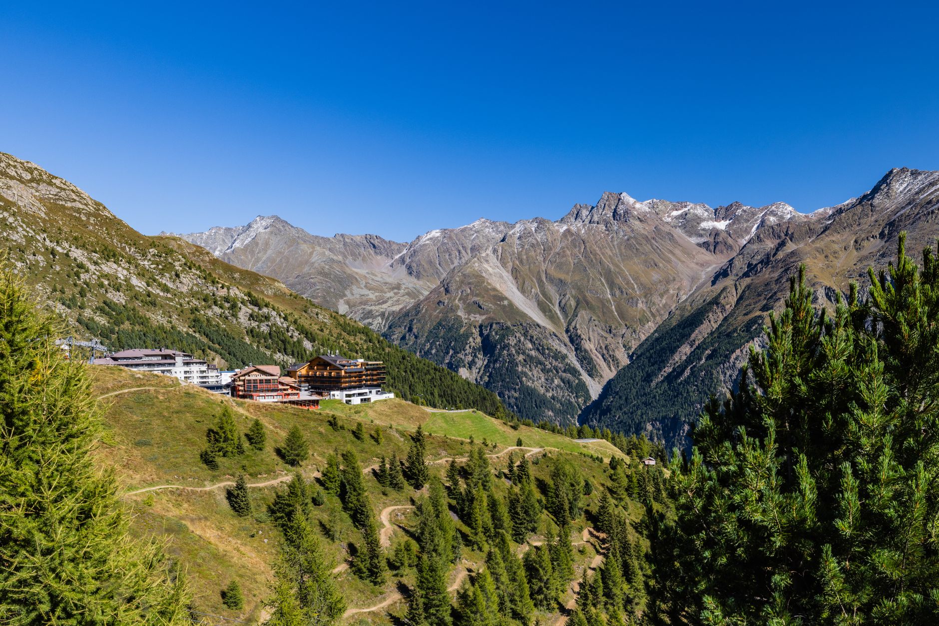 Experience breathtaking views of Soelden's mountainous landscape in Tyrol, Austria. — photograph by Anita Kieseler on Pexels
