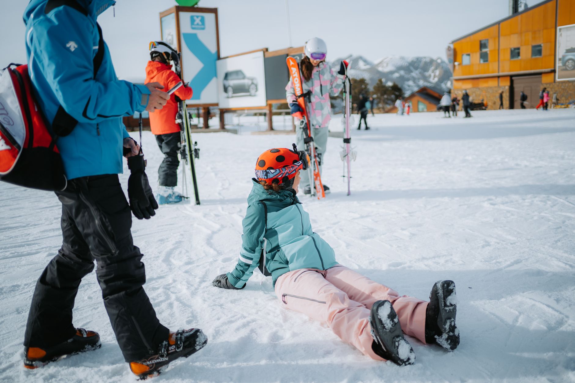 Group of friends enjoying a skiing trip in the snowy mountains. Perfect winter sports adventure. — photograph by Diogo Miranda on Pexels
